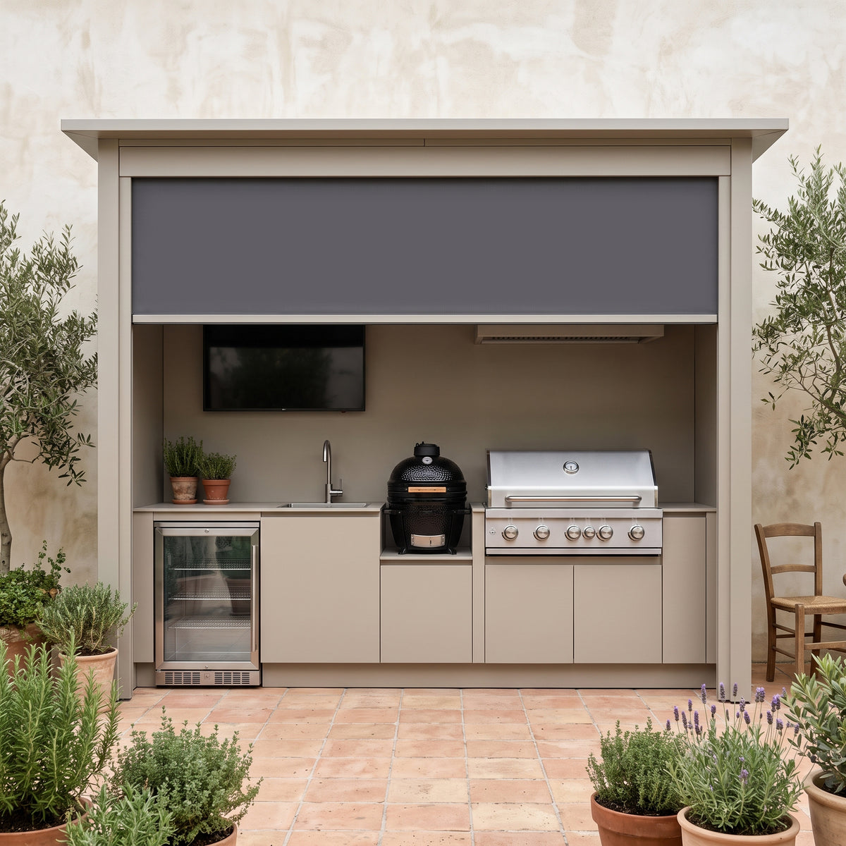 Cuisine extérieure sur mesure en acier inoxydable avec cabanon – Volet roulant, barbecue et réfrigérateur pour cour de villa