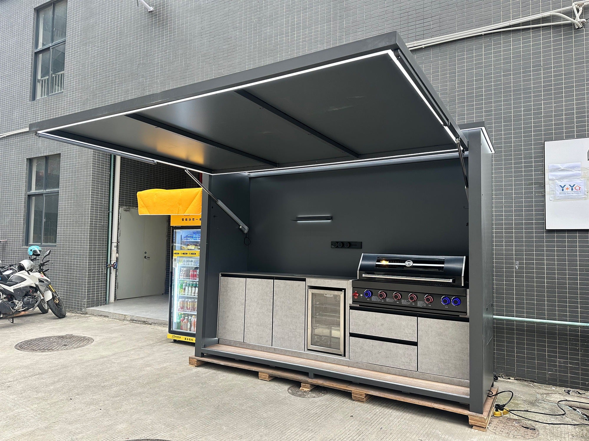 Direct Factory Price 304 Stainless Steel Outdoor Kitchen With Closable Shed