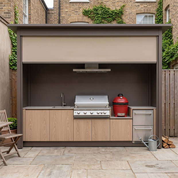 Cuisine d'extérieur sur mesure en acier inoxydable avec remise – Porte roulante, barbecue avec réfrigérateur intégré pour bord de piscine