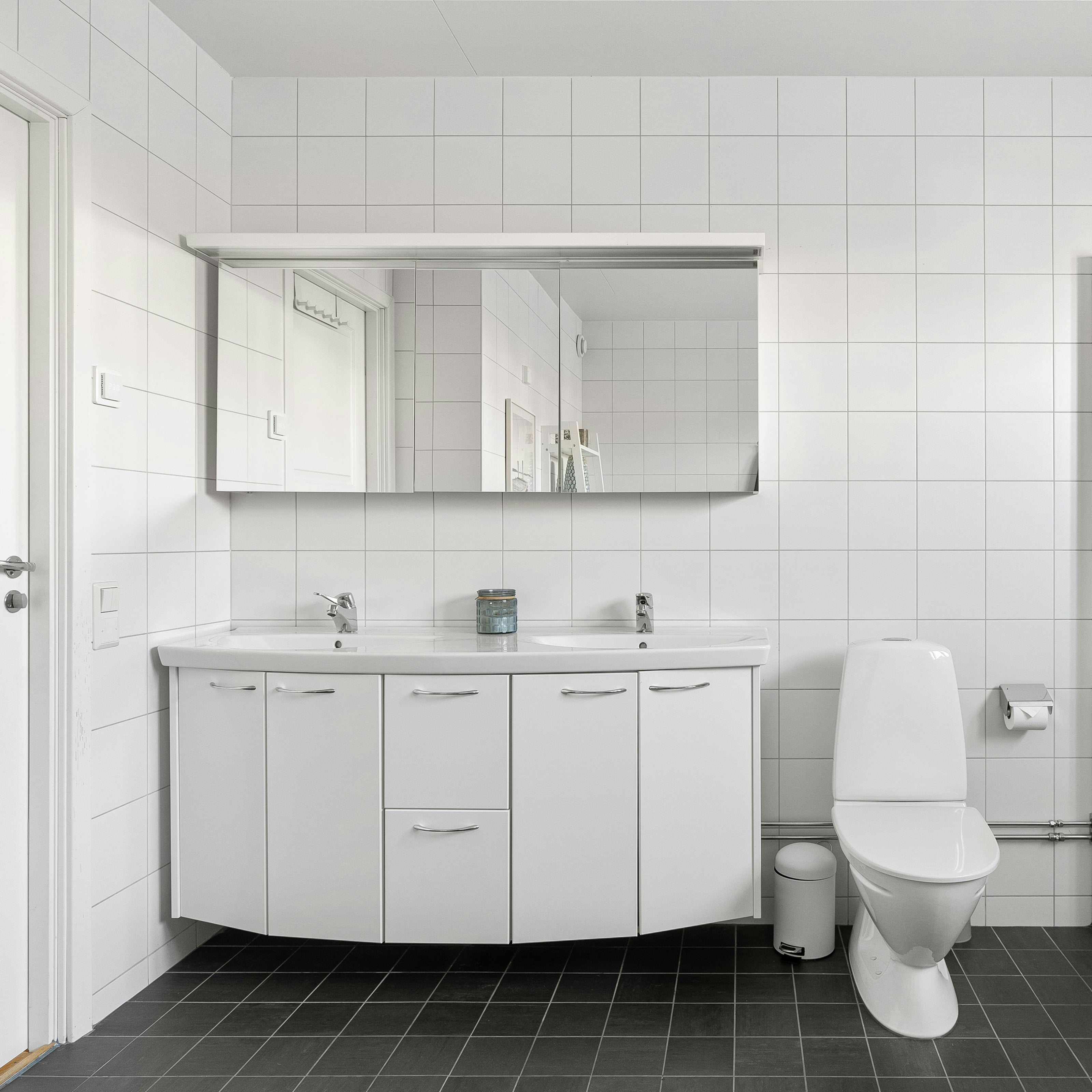 Corrosion Preventive Wall Hung SS304 Stainless Steel Bathroom Vanity Cabinet Anti Deformation