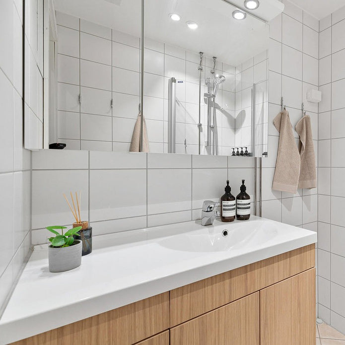 Wall Hung 304 Stainless Steel Bathroom Vanity Shock Resistance Modern Design For Small Bathrooms