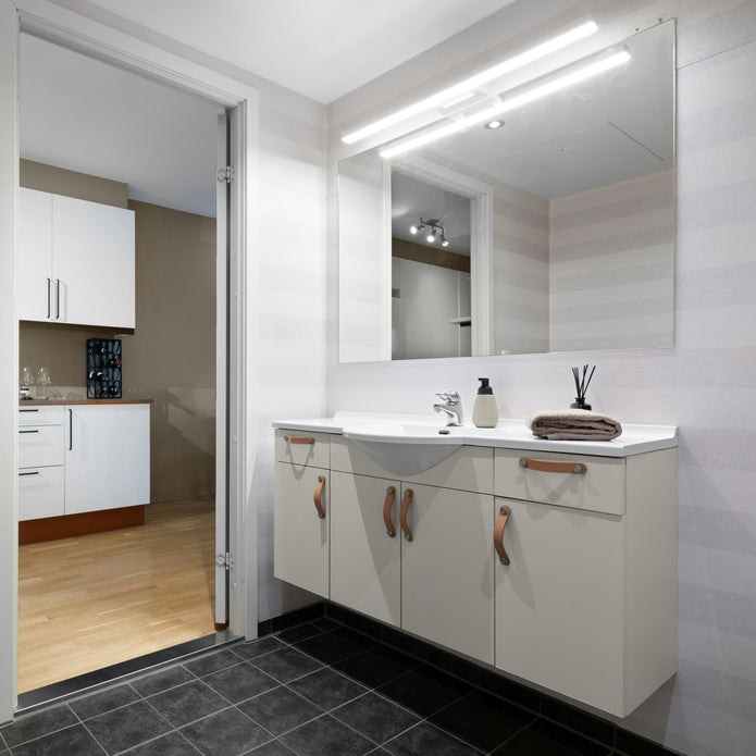 Wall Hung 304 Stainless Steel Bathroom Vanity Shock Resistance Modern Design For Small Bathrooms